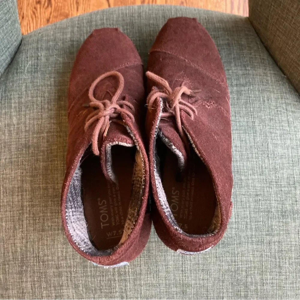 Tom’s Dessert wedge suede heel brown size 7.5. EUC!
